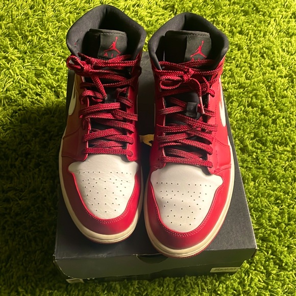 Jordan 1 mid Chicago black white gym red - Picture 1 of 4